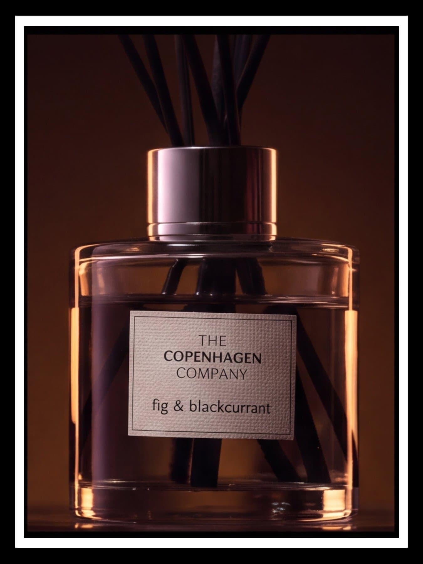 Fig and blackcurrant, the diffuser's label close